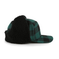 Gorro de invierno cálido con agarre verde con orejeras